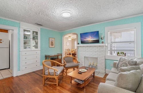 United Central House | The Pineapple Bungalow St Pete!