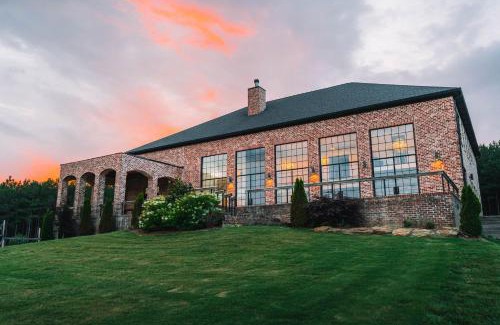 Signal Mountain House | The Pines at Signal Mountain with Hot Tub