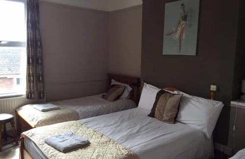 Chippenham House | The Pines Guest Accommodation