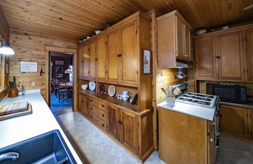 Eagle River Cabin | The Pines Lodge -On the Chain of 28 Chain of Lakes
