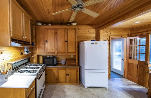 Eagle River Cabin | The Pines Lodge -On the Chain of 28 Chain of Lakes