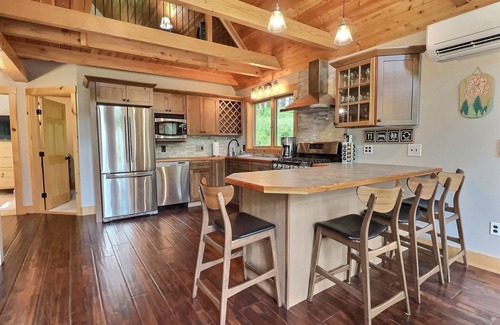 Little Valley Ski Chalet | The Pines on Maples~ Hot Tub ~ Fire Pit & Indoor Fireplace - Game Room