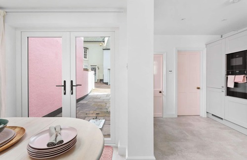 Budleigh Salterton House | The Pink House - a house that sleeps 6 guests in 3 bedrooms
