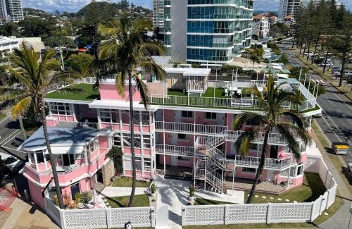 Coolangatta Hotel | The Pink Hotel Coolangatta