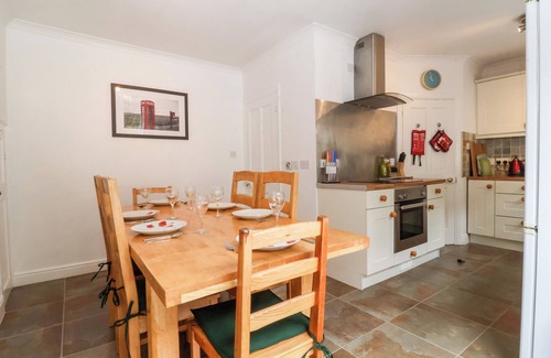 Felixstowe Cottage | THE PINK HOUSE, family friendly in Felixstowe, Suffolk