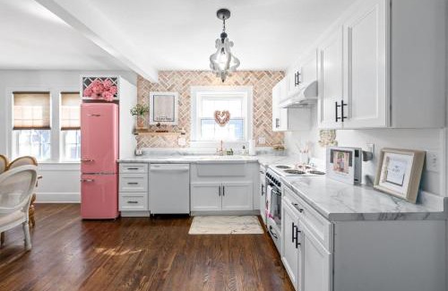 Clarksville House | The Pink House in Downtown Clarksville