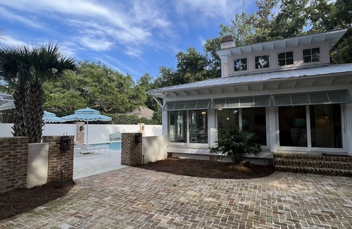Fairhope House | The Pink House in Fairhope, AL - less than a mile from The Grand Hotel!