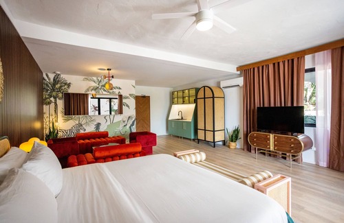 Estate Queens Quarter Hotel | The Pink Palm Hotel - Deluxe King Suite - USVI