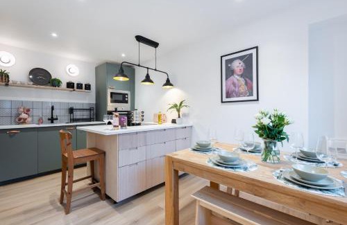 Murthly House | The Pinkish House - 4 bed home in the town centre