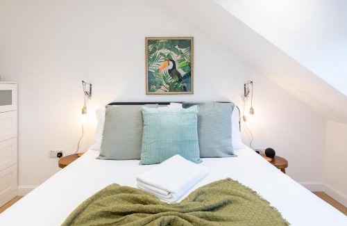 Murthly House | The Pinkish House - 4 bed home in the town centre
