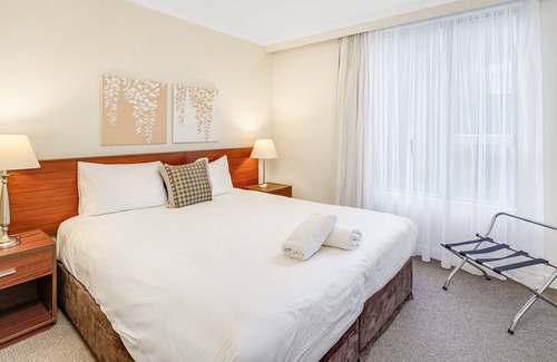 Newcastle West Apartment | 'The Pinnacle' - Newcastle - Spacious, modern and centrally located