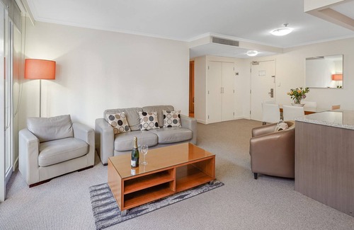 Newcastle West Apartment | 'The Pinnacle' - Newcastle - Spacious, modern and centrally located