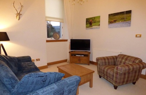 Arden Cottage | The Pipers No7 Lomond Castle -Sleeps 2-4 - sleeps 4 guests in 1 bedroom