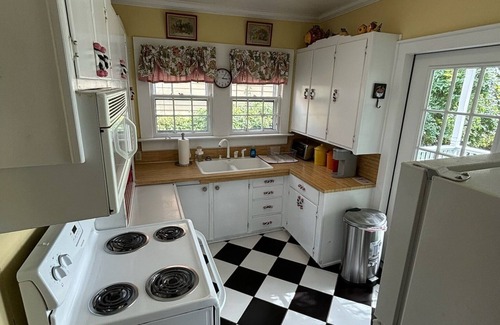Washington House | The Pirate House: A charming 3-bedroom cottage in historic Little Washington