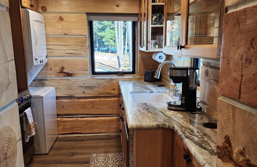 Sandpoint Cabin | The Play House in beautiful Selle Valley,n 4 Guests, 1 Bedroom. 1 Queen Futon.