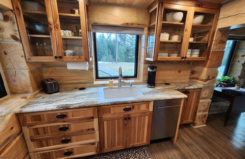 Sandpoint Cabin | The Play House in beautiful Selle Valley,n 4 Guests, 1 Bedroom. 1 Queen Futon.