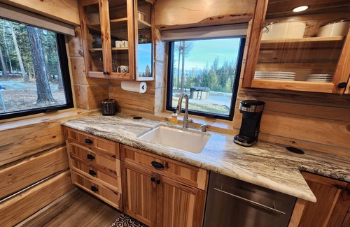 Sandpoint Cabin | The Play House in beautiful Selle Valley,n 4 Guests, 1 Bedroom. 1 Queen Futon.