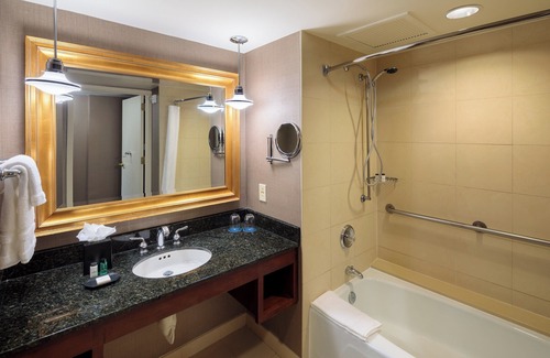 Uptown District Hotel | The Plaza Hotel Columbus at Capital Square