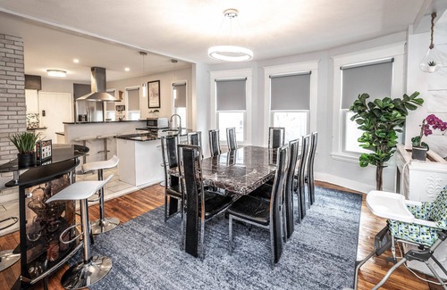 Whittier House | The Pleasant Mansion 6BR (Uptown/Downtown) by Lux Life