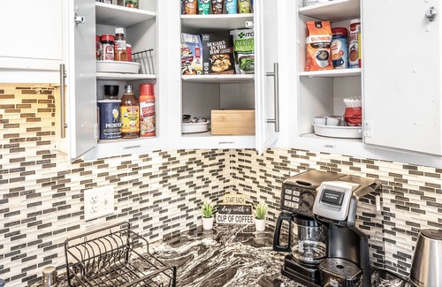 Whittier House | The Pleasant Mansion 6BR (Uptown/Downtown) by Lux Life
