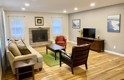 Marshall Park House | The Plum House - Safe, quiet, cozy, and close to downtown, OHSU, Lewis & Clark