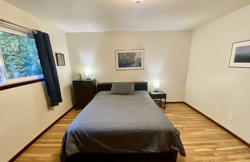 Marshall Park House | The Plum House - Safe, quiet, cozy, and close to downtown, OHSU, Lewis & Clark