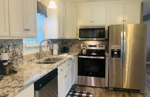 Bowling Green House | The Plum Springs House-cozy family sized pet friendly home w/fenced yard.