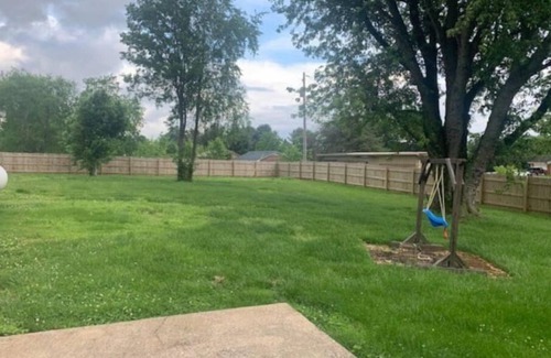 Bowling Green House | The Plum Springs House-cozy family sized pet friendly home w/fenced yard.