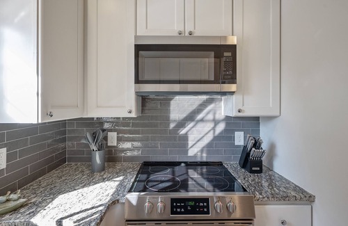 Southeast Raleigh House | The Pluma: Chic & Cozy near DT
