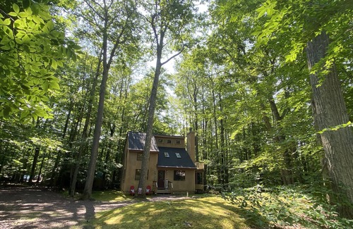 Locust Lake Village House | The Poconos are calling- Locust Lakes private gem.Near JFBB, casinos & outlets