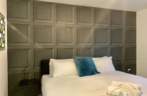 Liverpool Apartment | The Point , 2 Bed, Parking - Pass the Keys