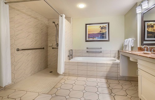 Poipu Resort | The Point at Poipu - 2 BEDROOM GARDEN VW 1 KING 2 TWINS W/ROLL-IN SHOWER