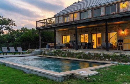 Fredericksburg House | The Point Hill Country Views+Pool+Hot Tub