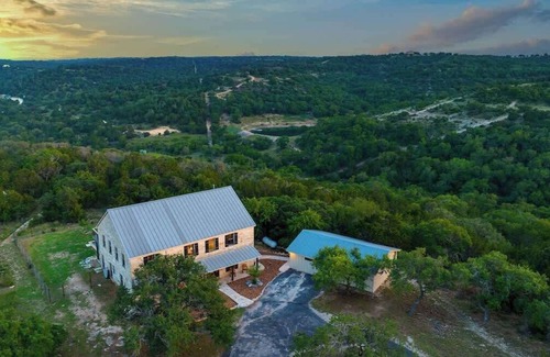 Fredericksburg House | The Point Hill Country Views+Pool+Hot Tub