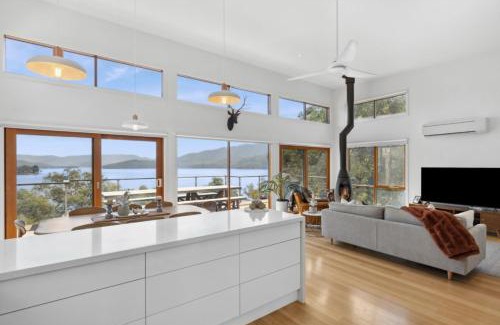 Taylor Bay House | The Point Lakehouse Taylor Bay