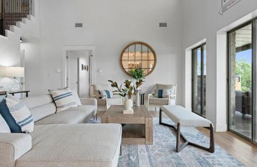 Fredericksburg House | The Point Serene Hill Country Views with Pool & Hot Tub
