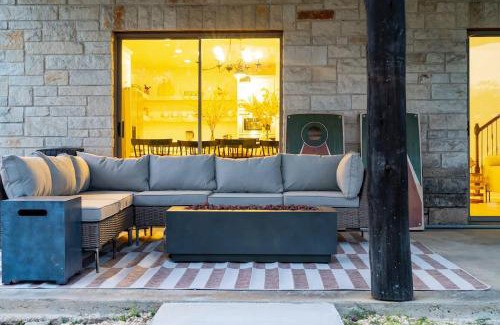 Fredericksburg House | The Point Serene Hill Country Views with Pool & Hot Tub