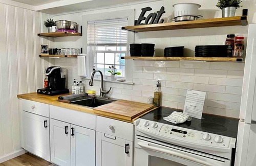 Windham Cottage | The PondeRosa cottage at Cobbett's pond