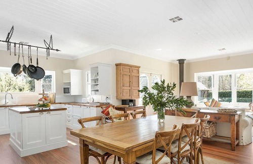 Glenquarry House | The Ponds, country views as far as the eye can see 10 minutes to Bowral