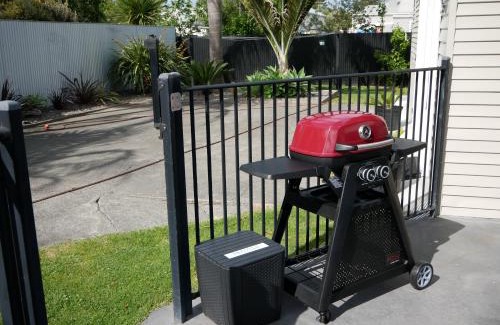 Napier Bed & Breakfast | The Pool House Bed & Breakfast - Near Marine Parade Napier