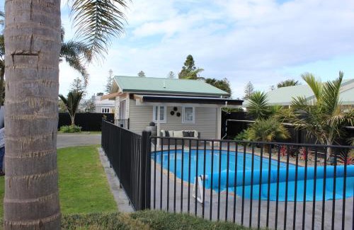 Napier Bed & Breakfast | The Pool House Bed & Breakfast - Near Marine Parade Napier