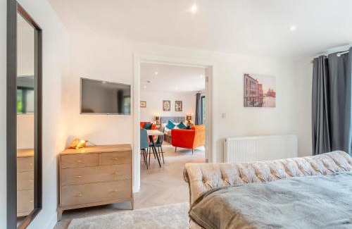 Farnham Common House | The Pool House