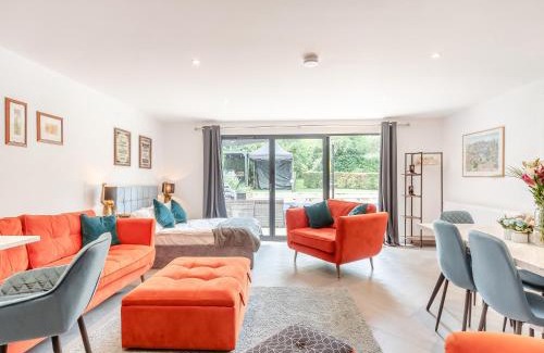 Farnham Common House | The Pool House