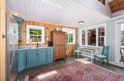 Swoope House | The Pool House: Hot Tub + Pool + 15 mins downtown