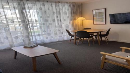 Ettalong Beach House | The Pooldeck - Ettalong Mantra,stroll To Beach - Shops