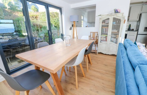 Coverack Apartment | THE POOP DECK, pet friendly, country holiday cottage in Coverack