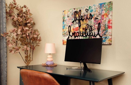 Staunton Apartment | The Pop Inn|Sleep 6+|Pop Culture Design|Wii+Games