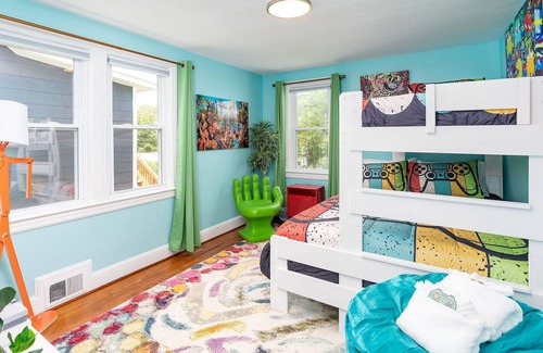 Staunton Apartment | The Pop Inn|Sleep 6+|Pop Culture Design|Wii+Games