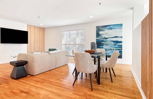 North Downtown Apartment | The Poseidon - Studio apartment attached to Downtown Mall