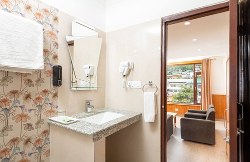Dharamshala Hotel | The Posh Hotel near Mall Road with Hassle Free Covered Parking